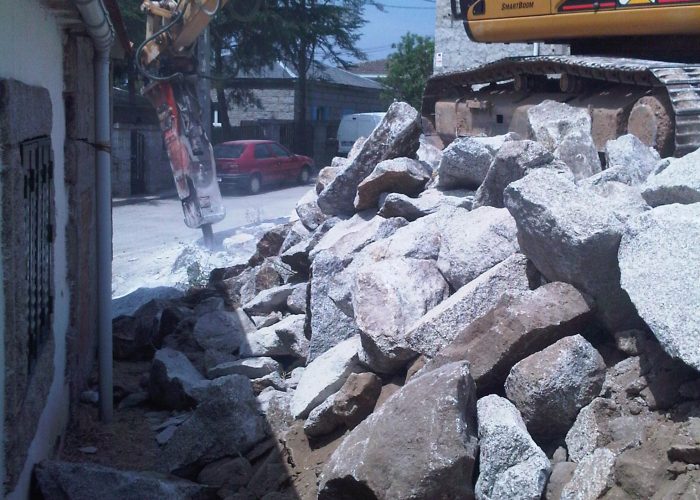 Demolición granito Calle Quemadillo - ARPEGIO - Zarzalejo (Madrid)